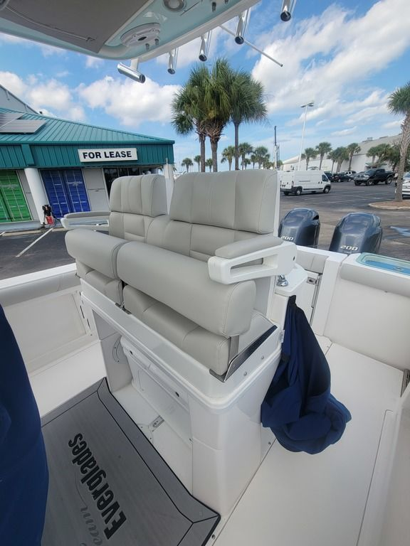 2020 Everglades 255CC - Image 14