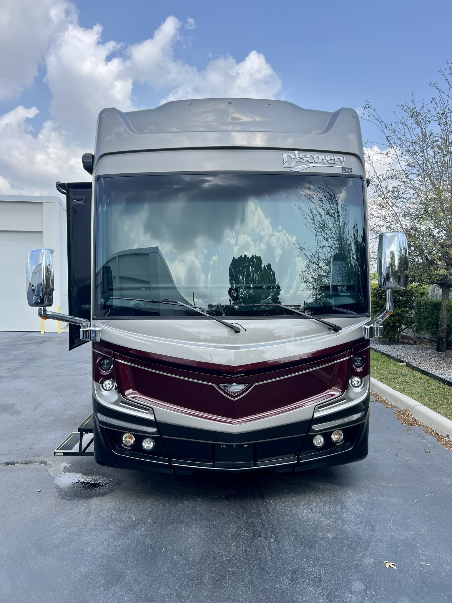 2020 Fleetwood Discovery LXE 40G - Image 26