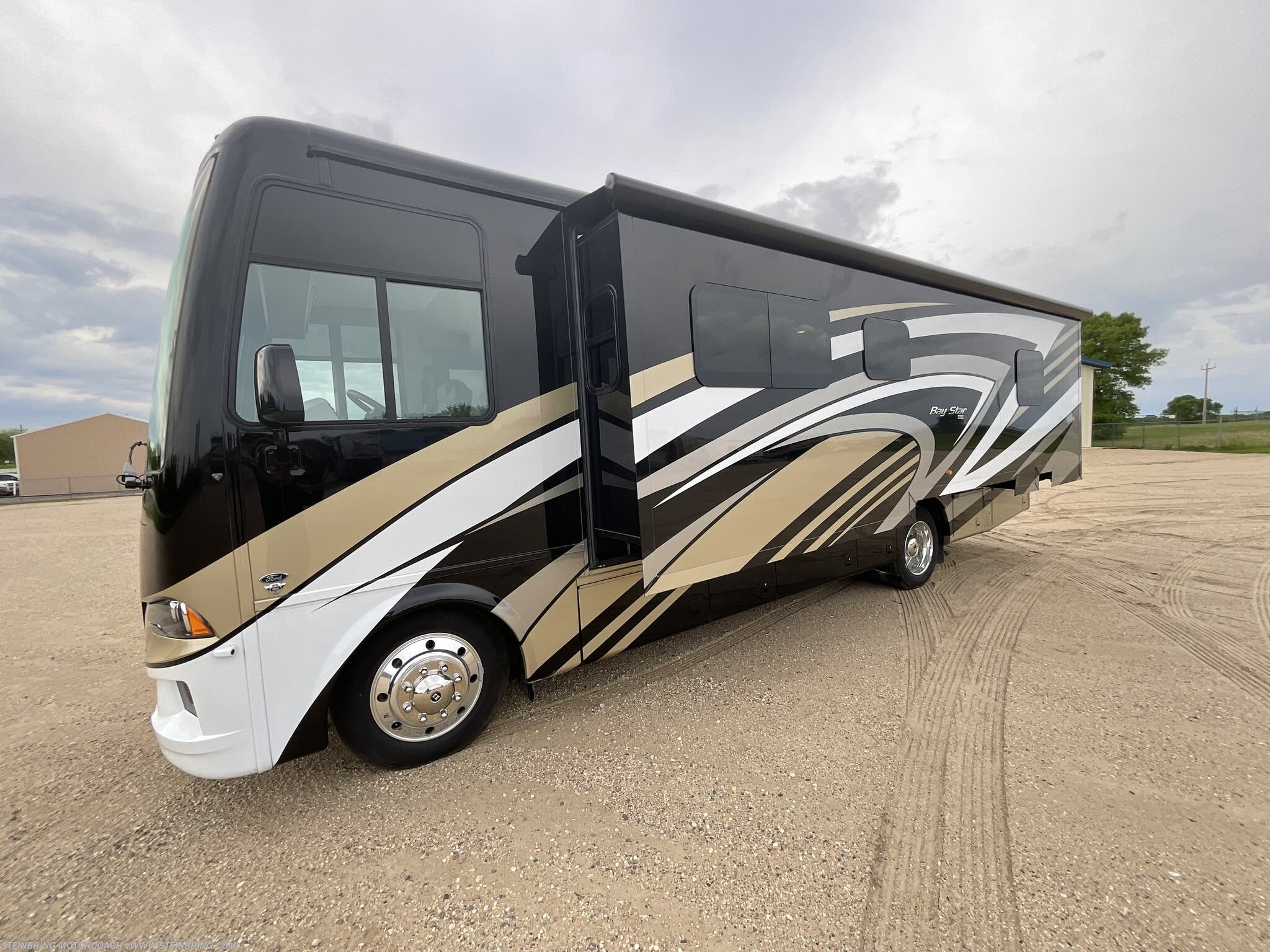 2022 Newmar Bay Star 3014 - Image 2