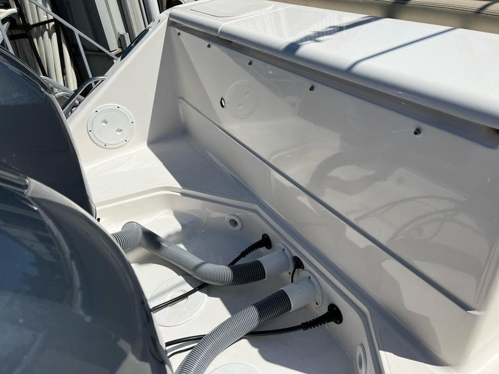 2018 Pursuit DC 265 - Image 13