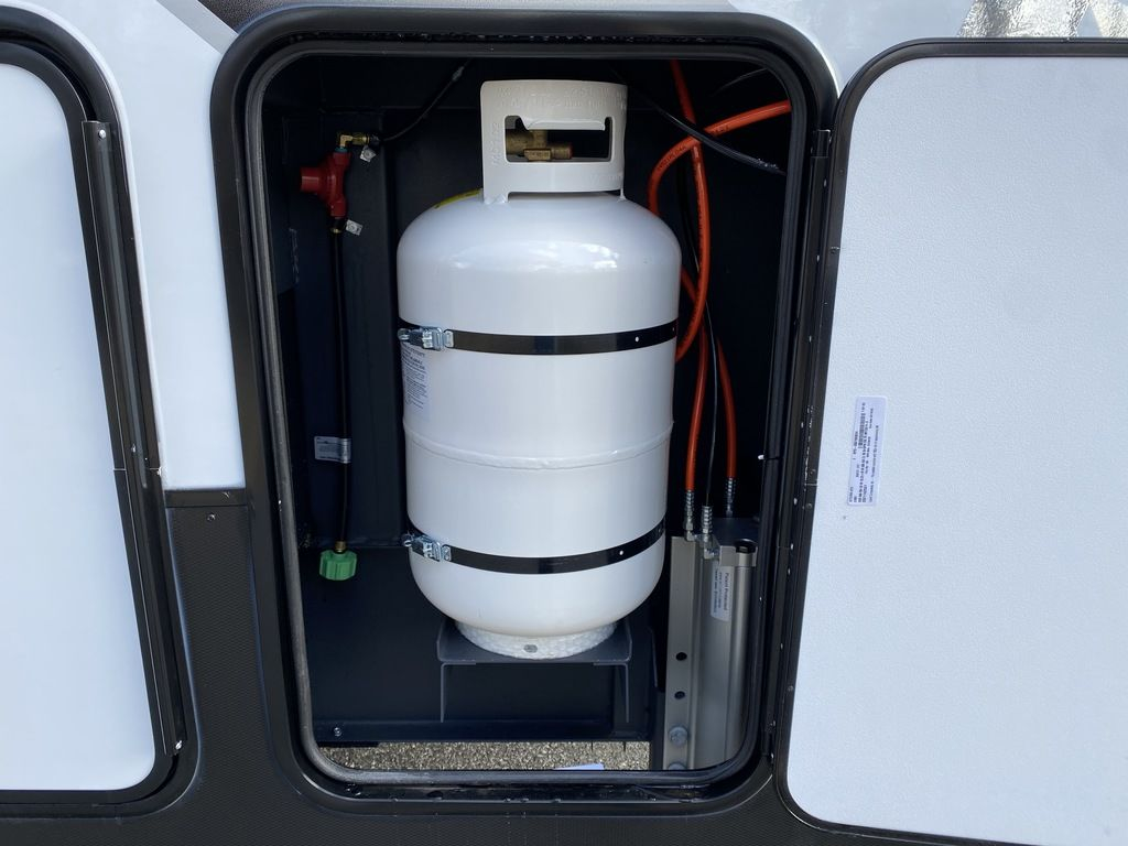 2022 Dutchmen Voltage 4145 - Image 20