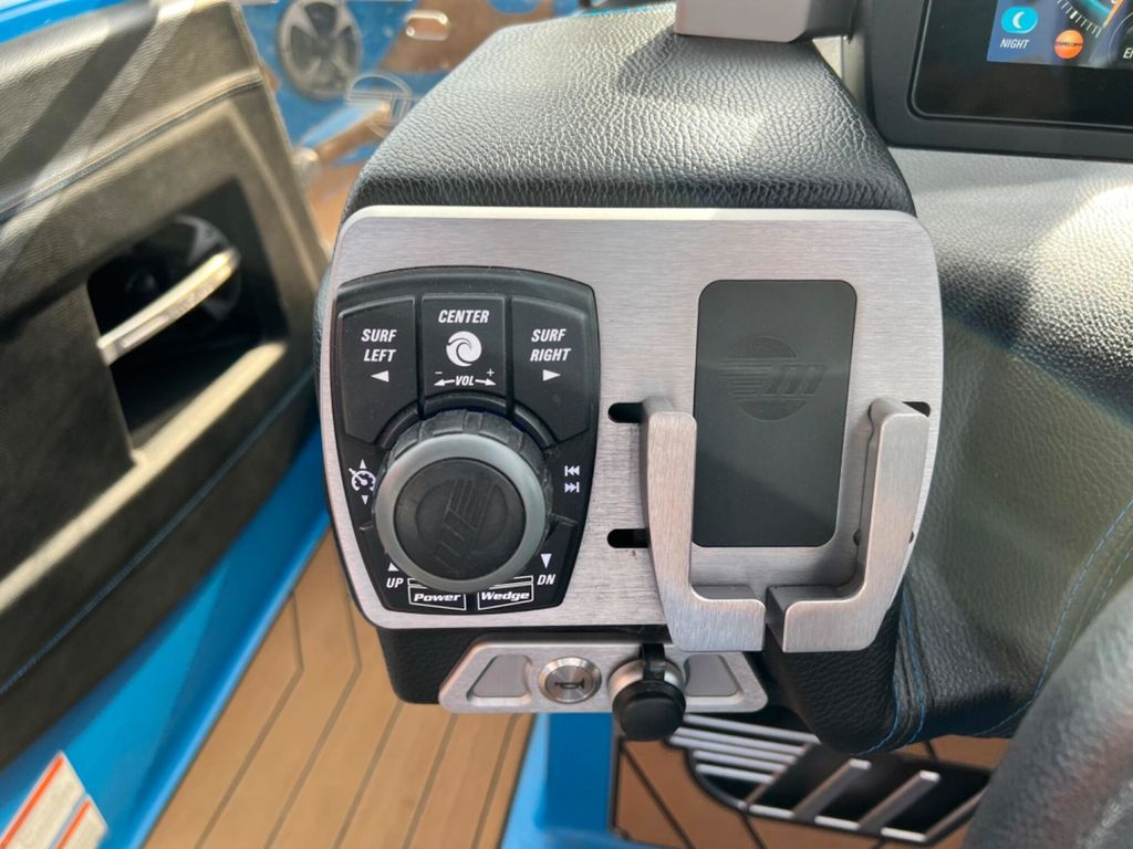 2019 Malibu Boats 23 LSV - Image 47
