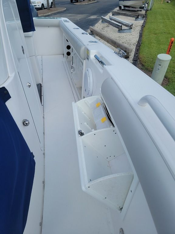 2020 Everglades 255CC - Image 16