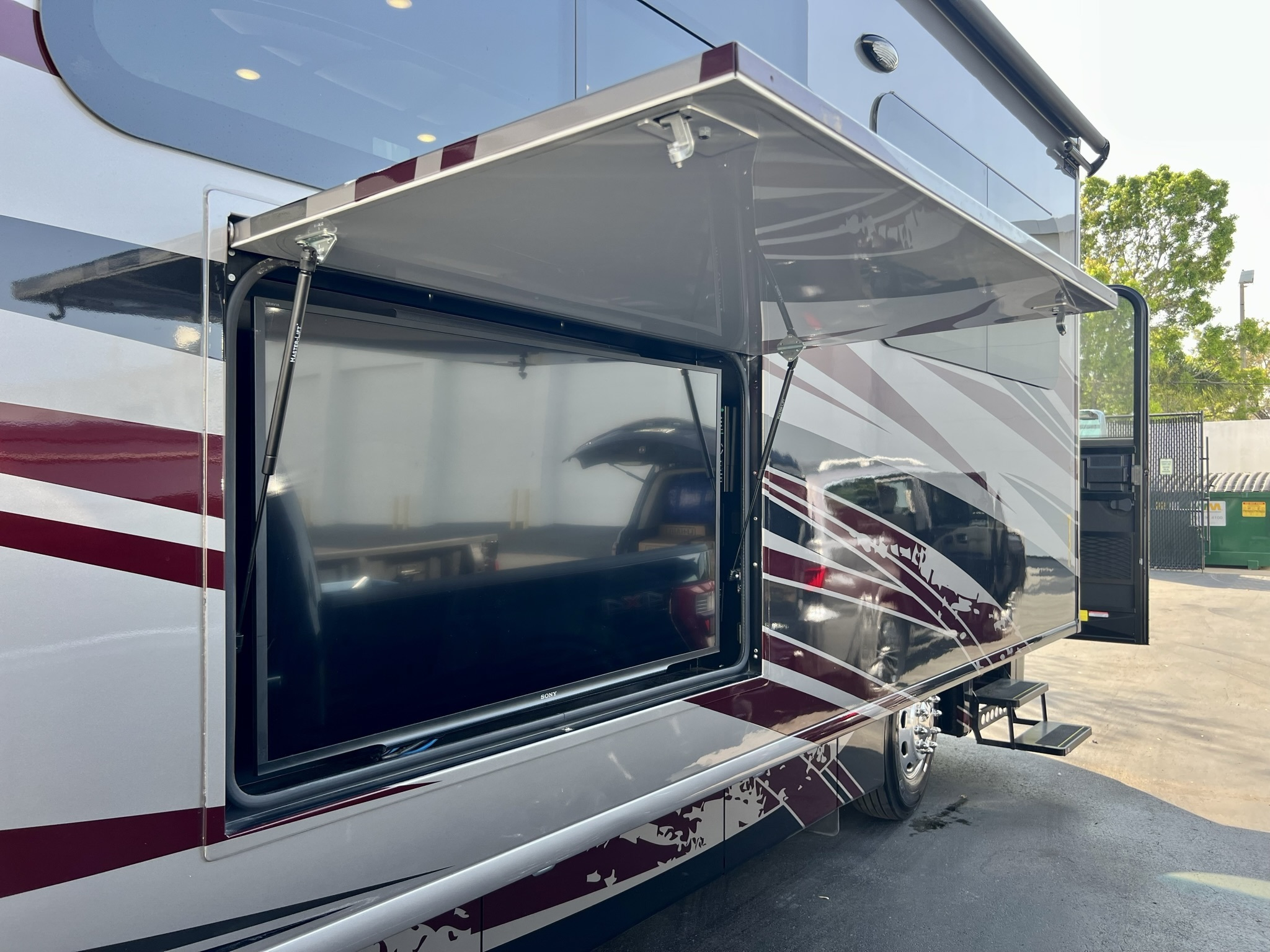 2020 Fleetwood Discovery LXE 40G - Image 28