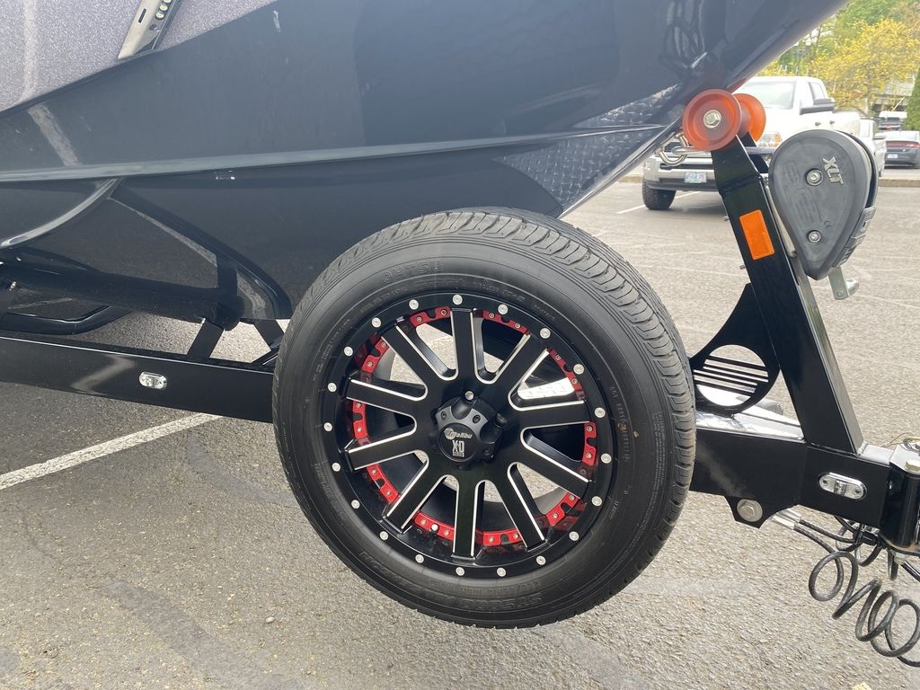 2017 Malibu Boats 23 LSV - Image 14