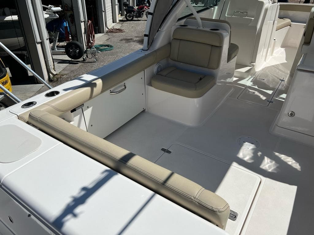 2018 Pursuit DC 265 - Image 15