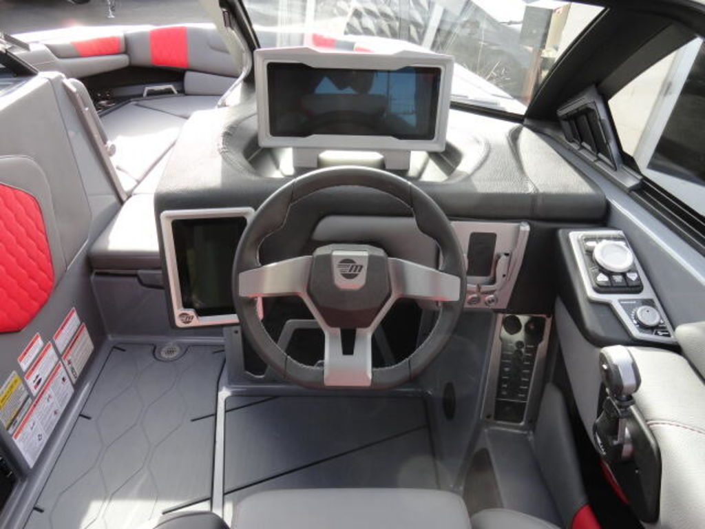 2021 Malibu Boats M240 - Image 21