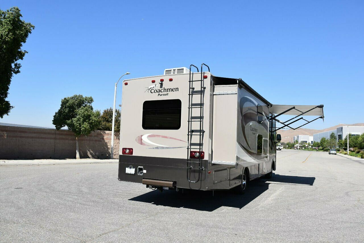 2015 Coachmen Pursuit 33BH - Image 24
