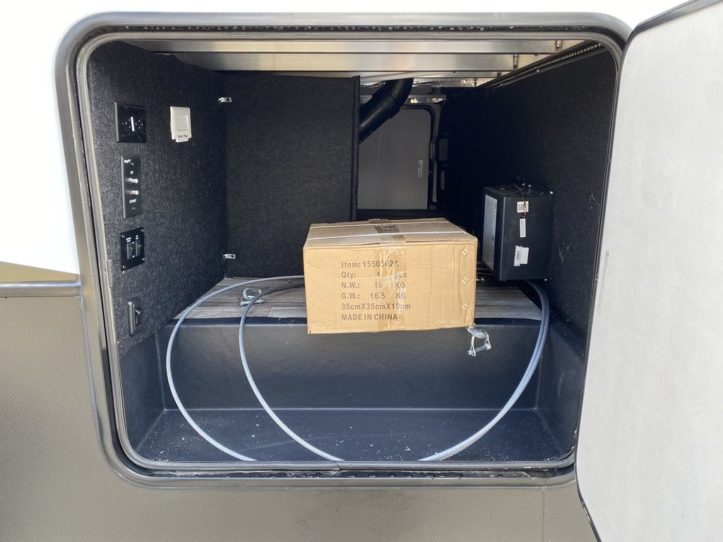 2022 Dutchmen Voltage 4145 - Image 22