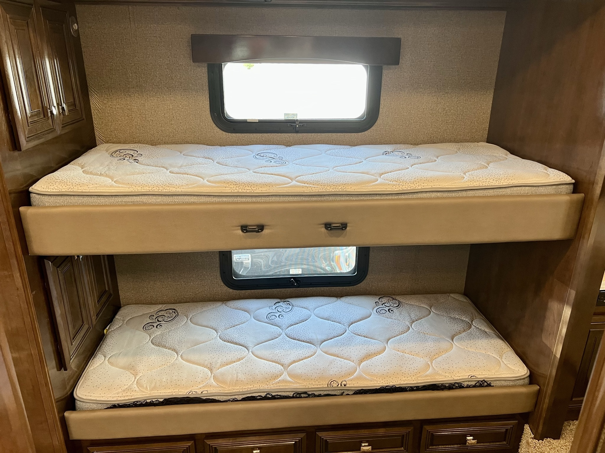 2020 Fleetwood Discovery LXE 40G - Image 30