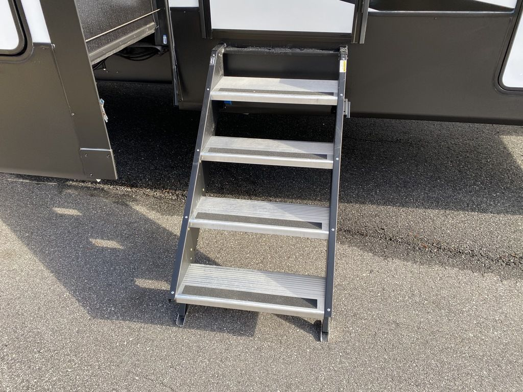 2022 Dutchmen Voltage 4145 - Image 23