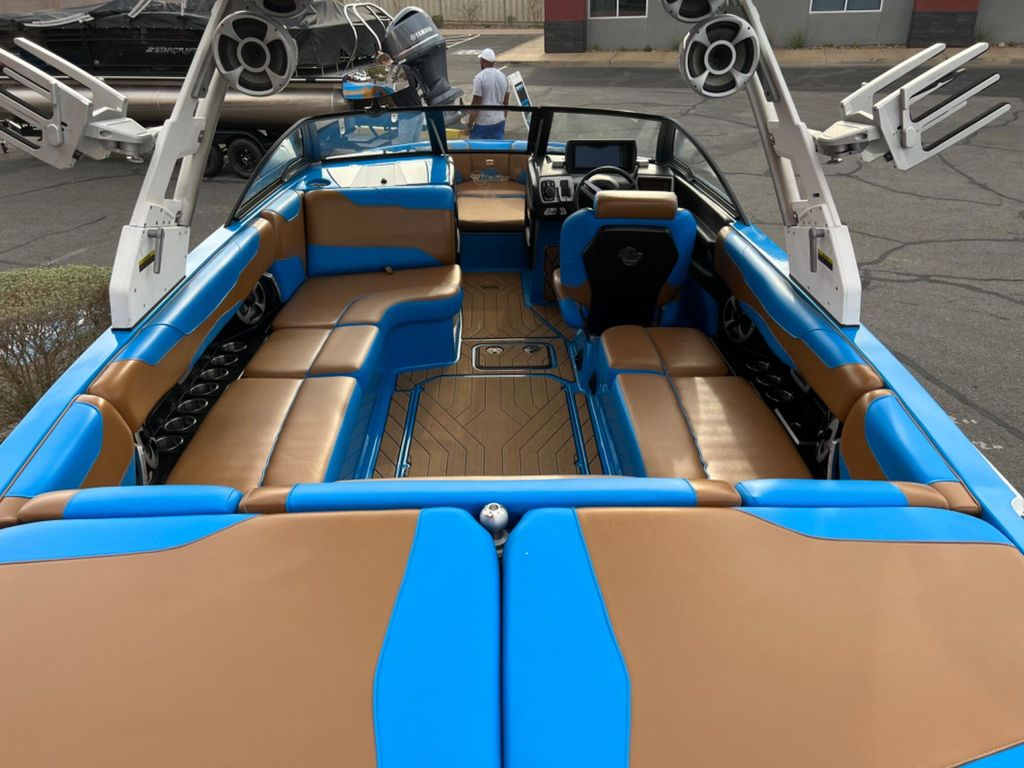 2019 Malibu Boats 23 LSV - Image 3