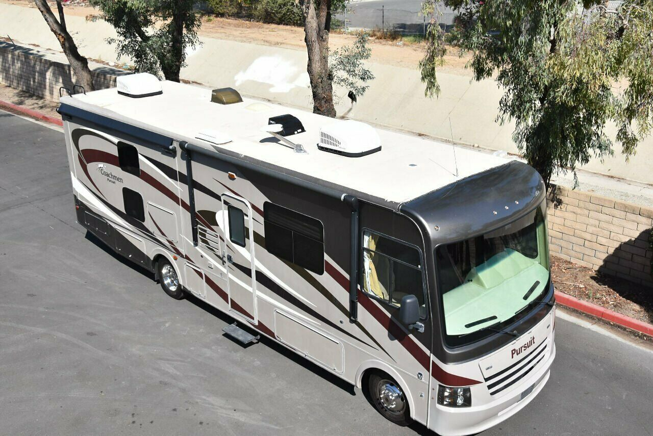 2015 Coachmen Pursuit 33BH - Image 26