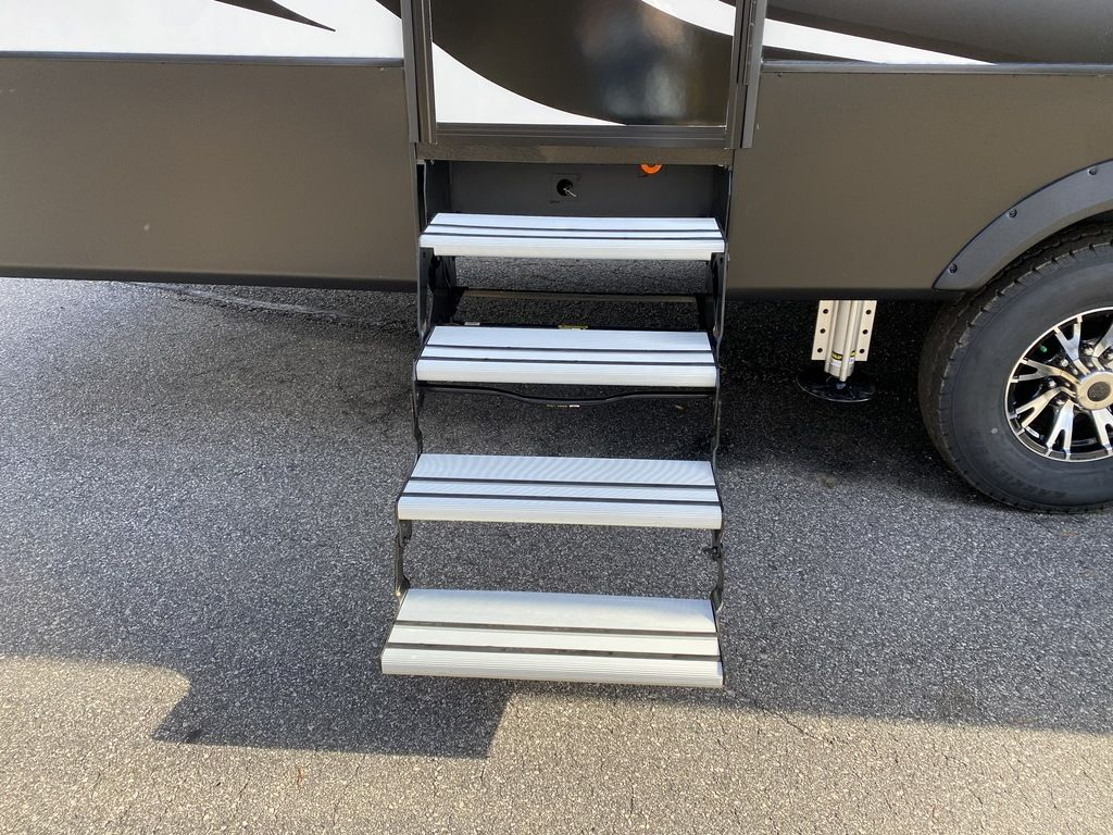 2022 Dutchmen Voltage 4145 - Image 24