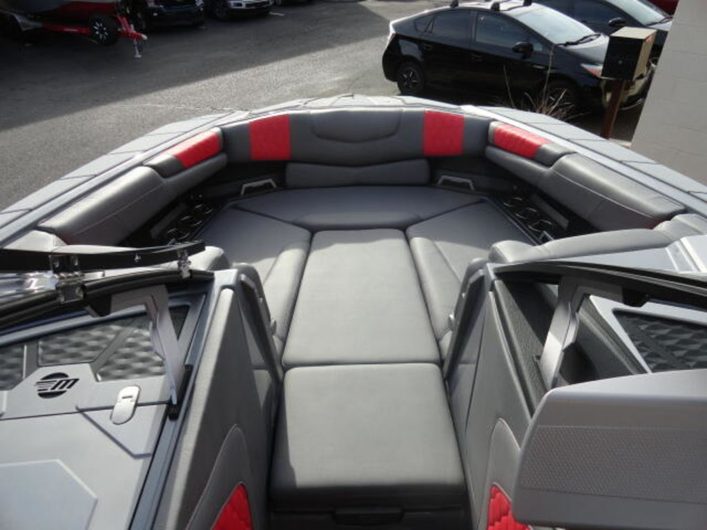 2021 Malibu Boats M240 - Image 24