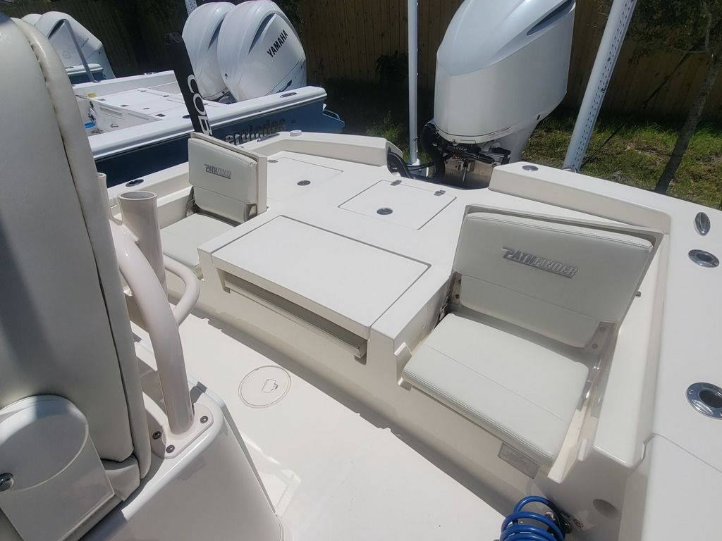 2018 Pathfinder Boats 2600 TRS - Image 7