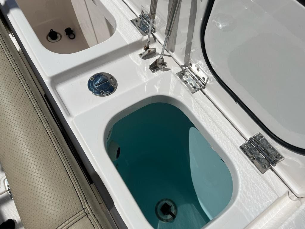 2018 Pursuit DC 265 - Image 19