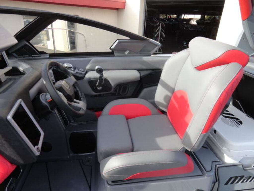 2021 Malibu Boats M240 - Image 25