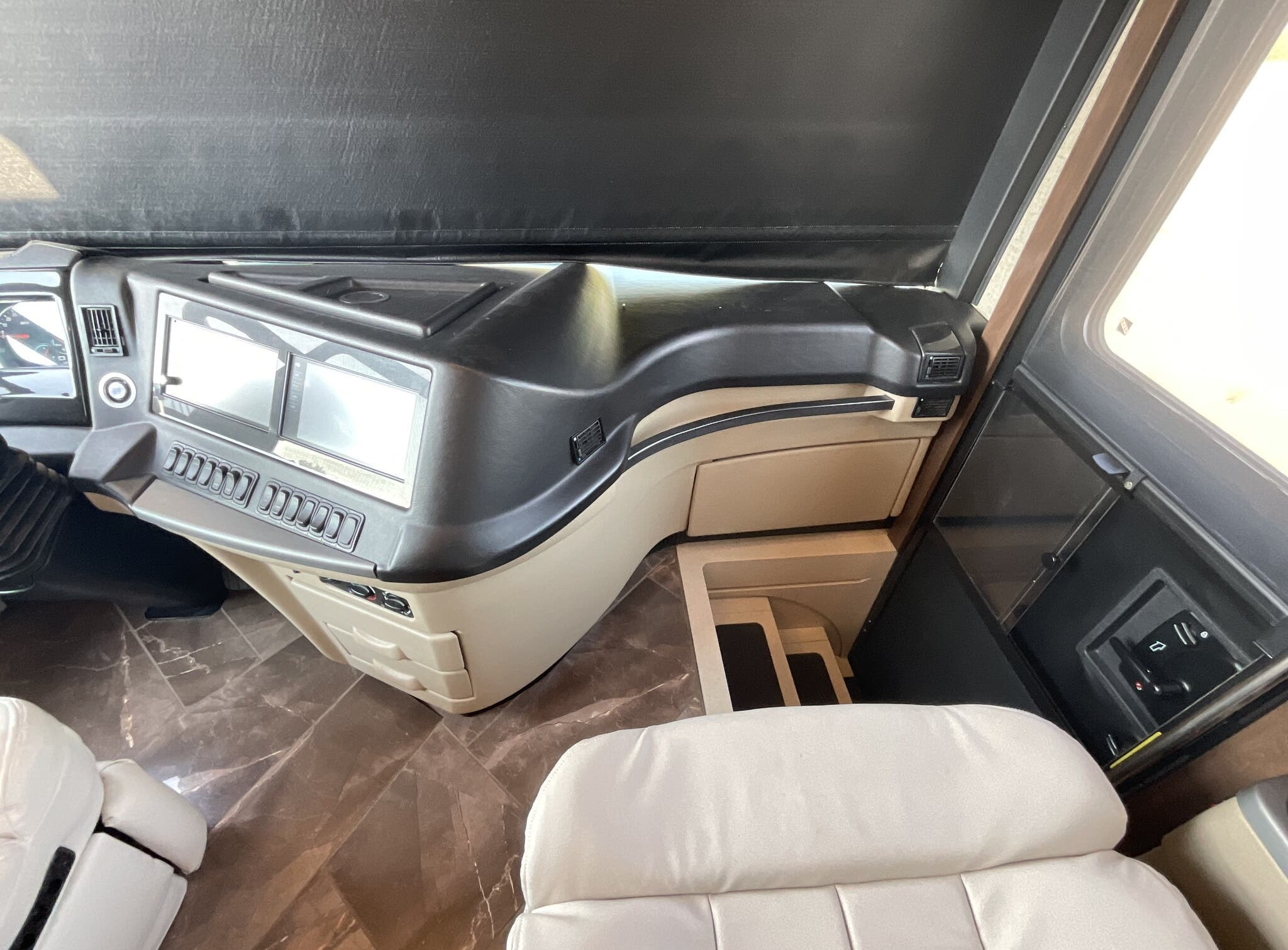 2018 Newmar New Aire 3341 - Image 27