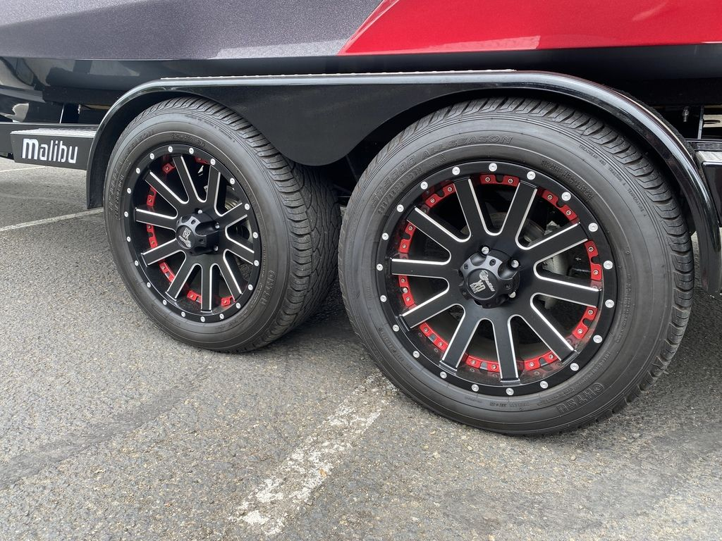 2017 Malibu Boats 23 LSV - Image 19