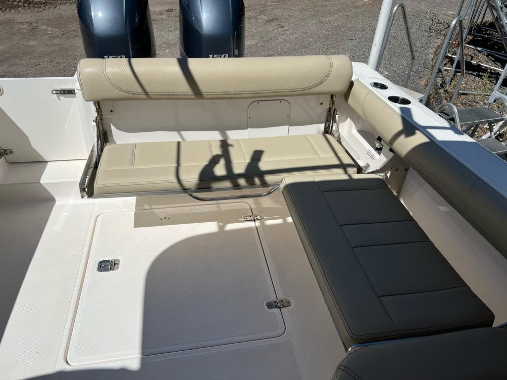 2018 Pursuit DC 265 - Image 20