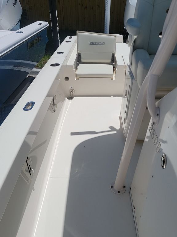 2018 Pathfinder Boats 2600 TRS - Image 9