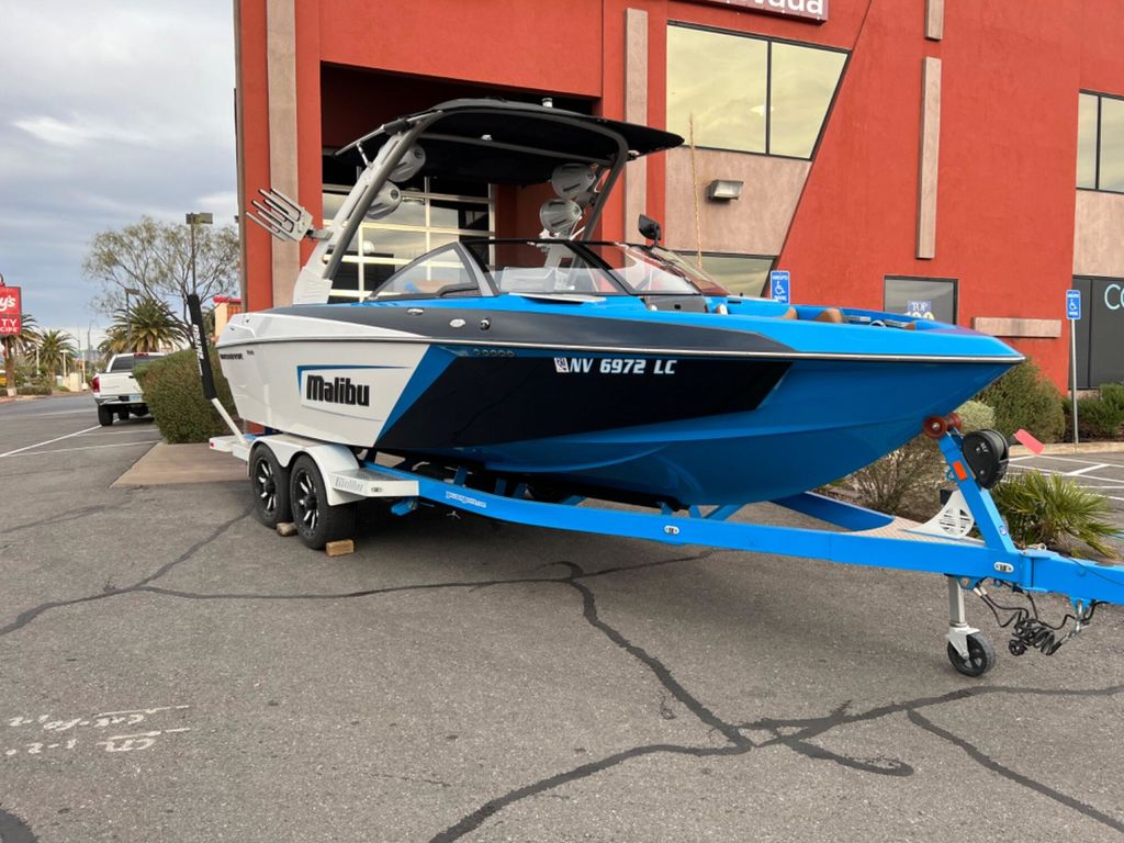 2019 Malibu Boats 23 LSV - Image 2