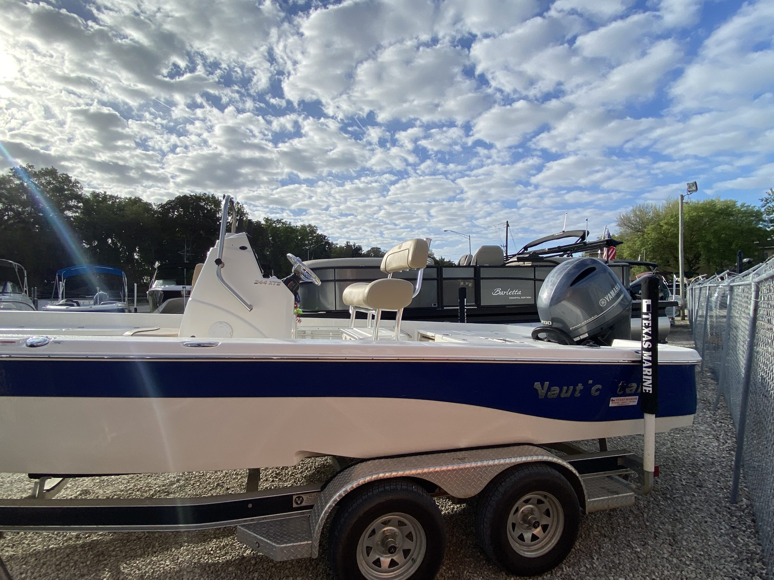 2019 NauticStar 244 XTS - Image 2