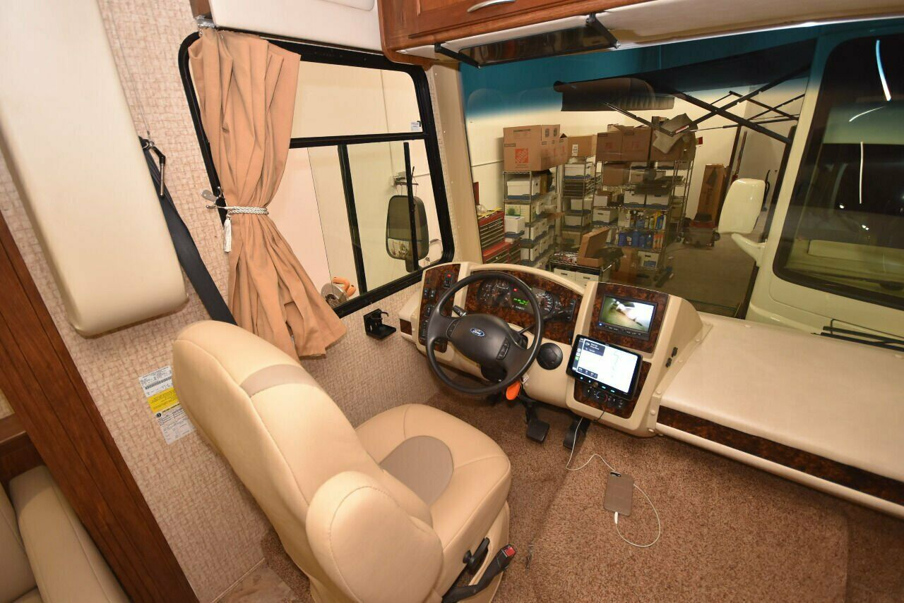 2015 Coachmen Pursuit 33BH - Image 30