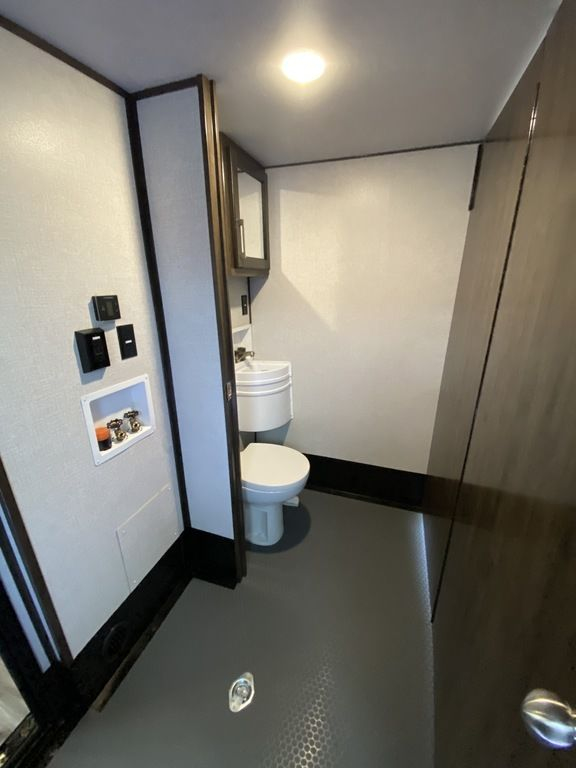 2022 Dutchmen Voltage 4145 - Image 29