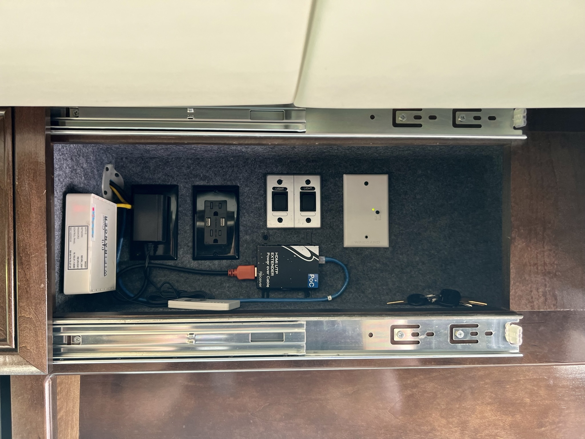 2020 Fleetwood Discovery LXE 40G - Image 36