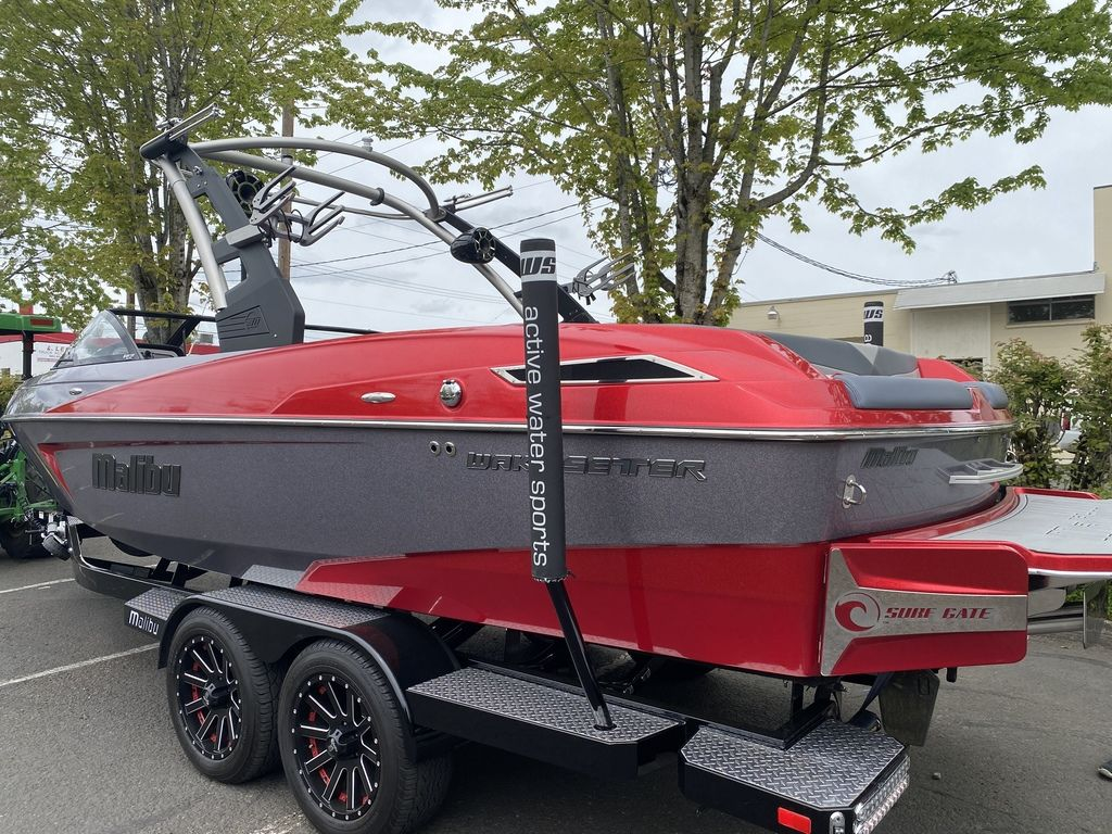 2017 Malibu Boats 23 LSV - Image 2