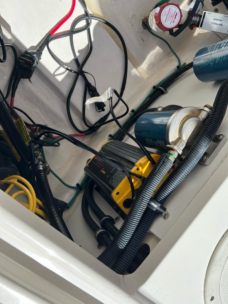 2018 Pursuit DC 265 - Image 24