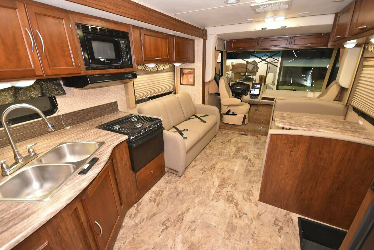 2015 Coachmen Pursuit 33BH - Image 33