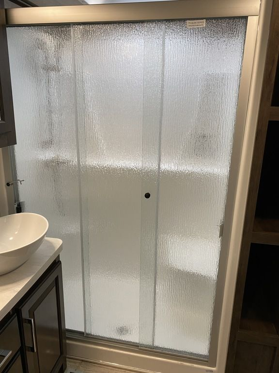 2022 Dutchmen Voltage 4145 - Image 31