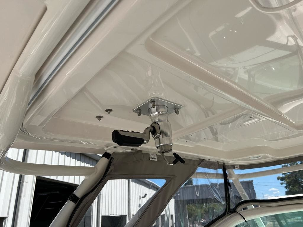 2018 Pursuit DC 265 - Image 25