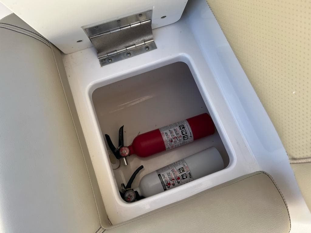 2018 Pursuit DC 265 - Image 26