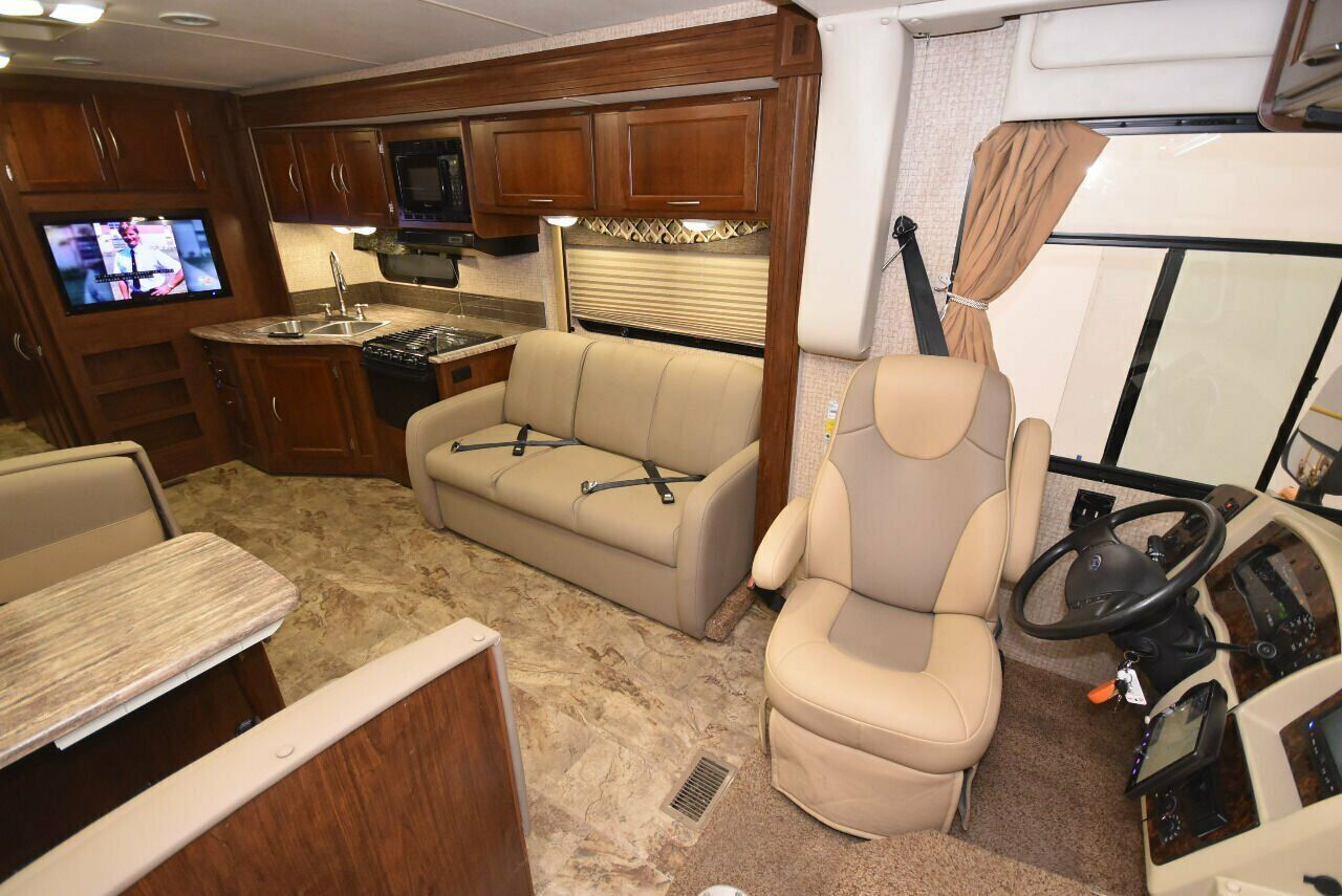 2015 Coachmen Pursuit 33BH - Image 35
