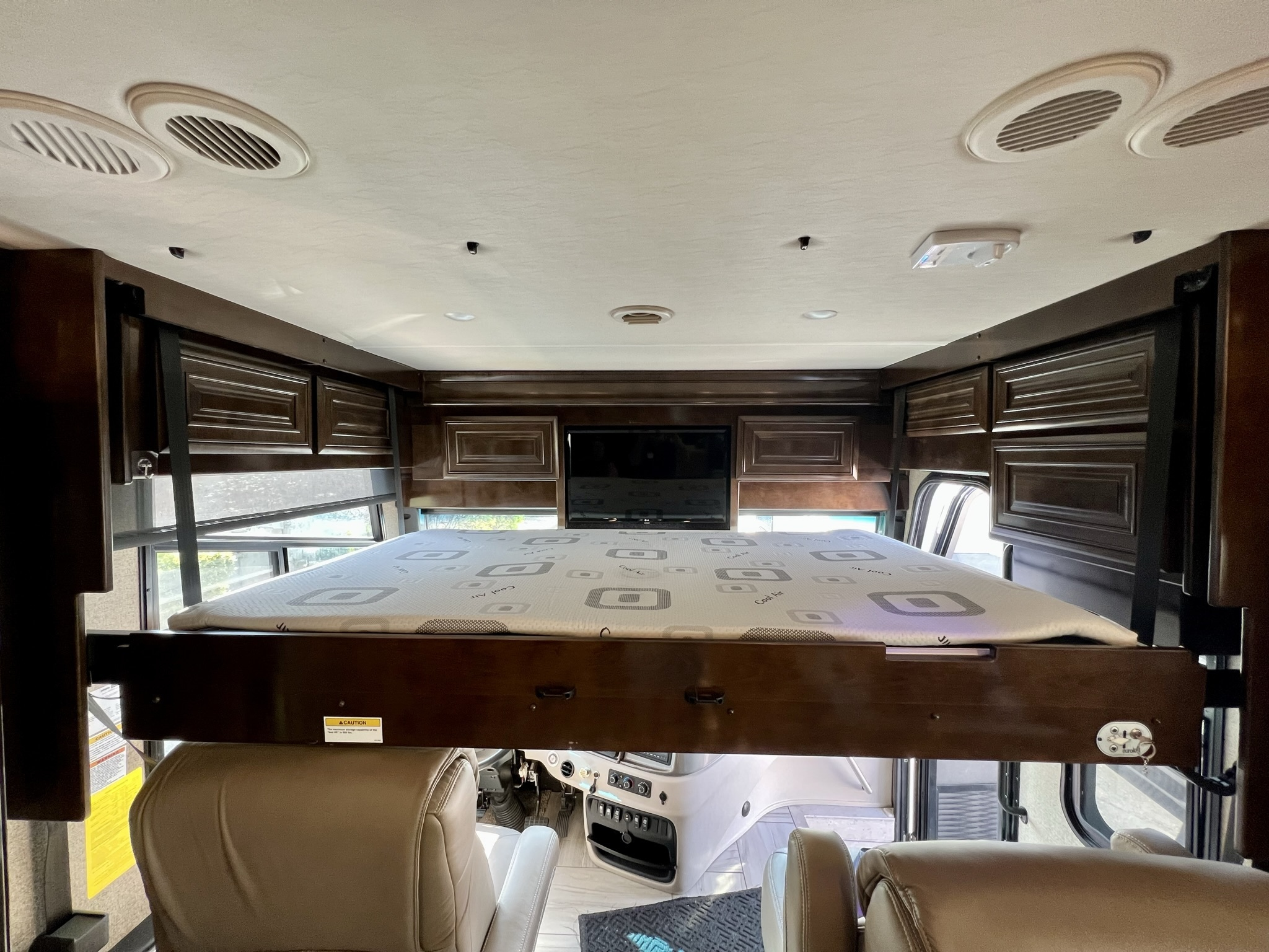 2020 Fleetwood Discovery LXE 40G - Image 39