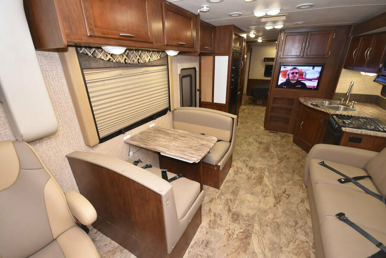 2015 Coachmen Pursuit 33BH - Image 36
