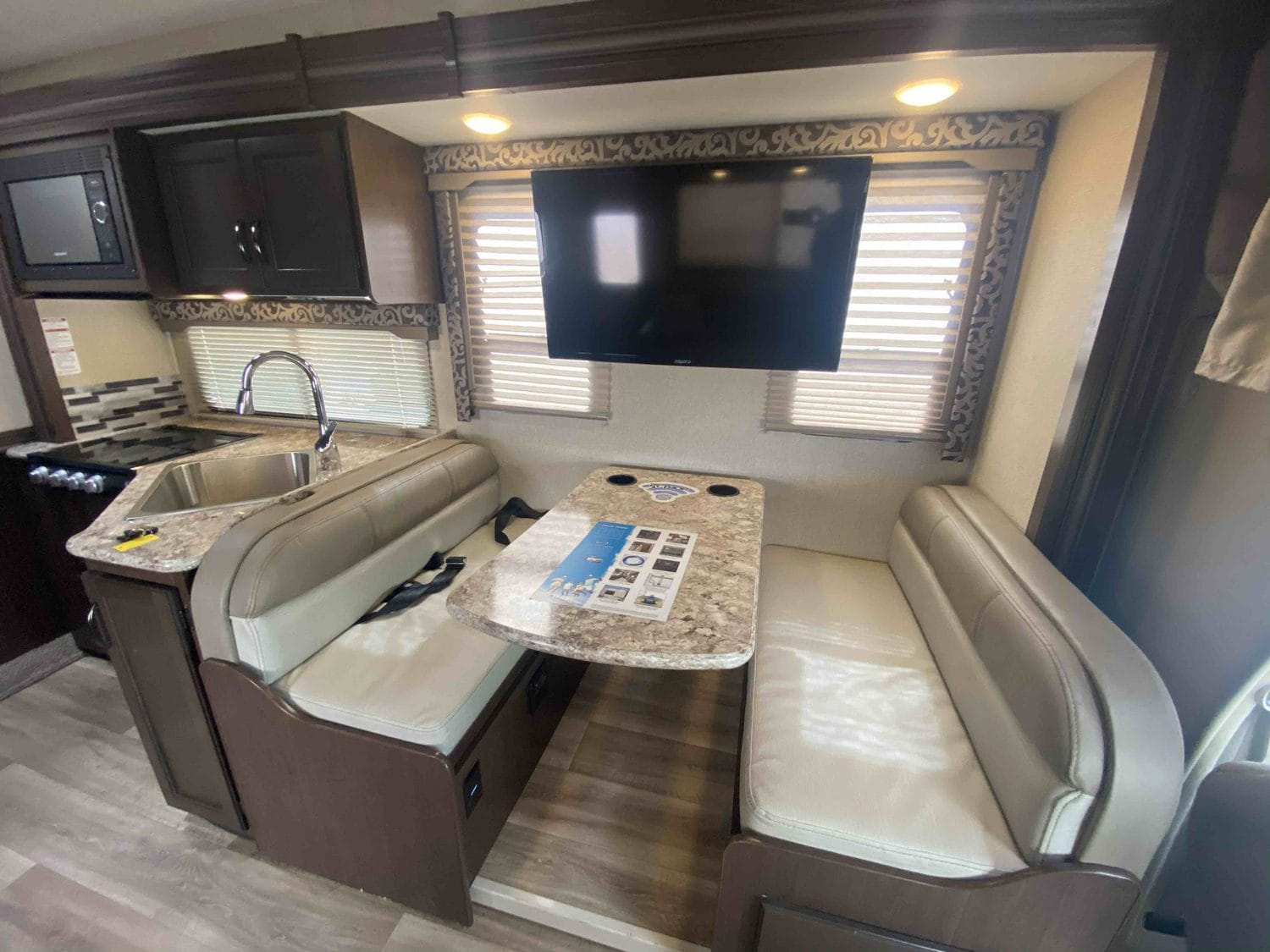 2019 Four Winds 28Z - Image 35