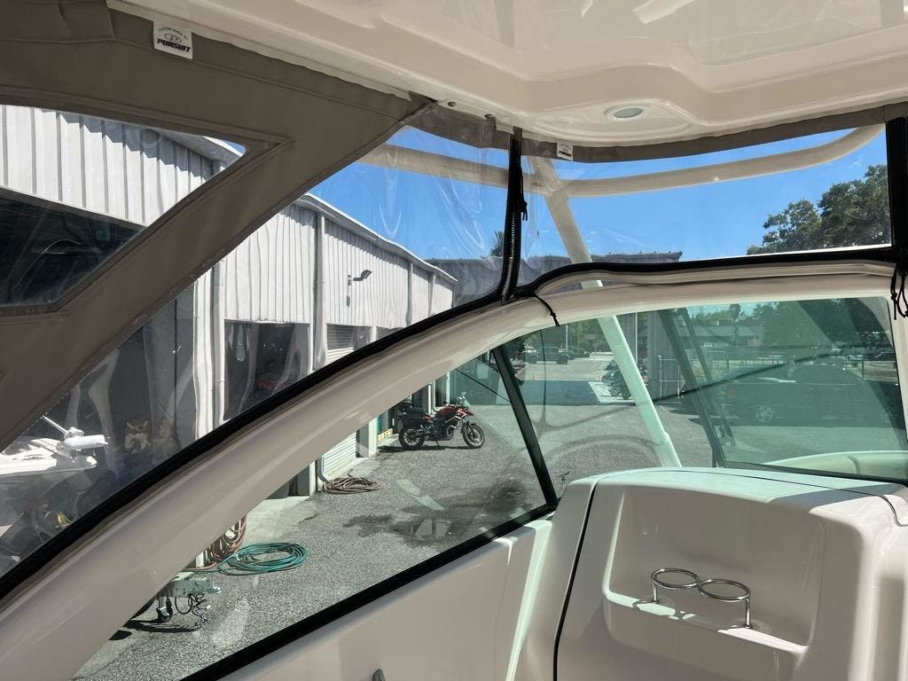 2018 Pursuit DC 265 - Image 28