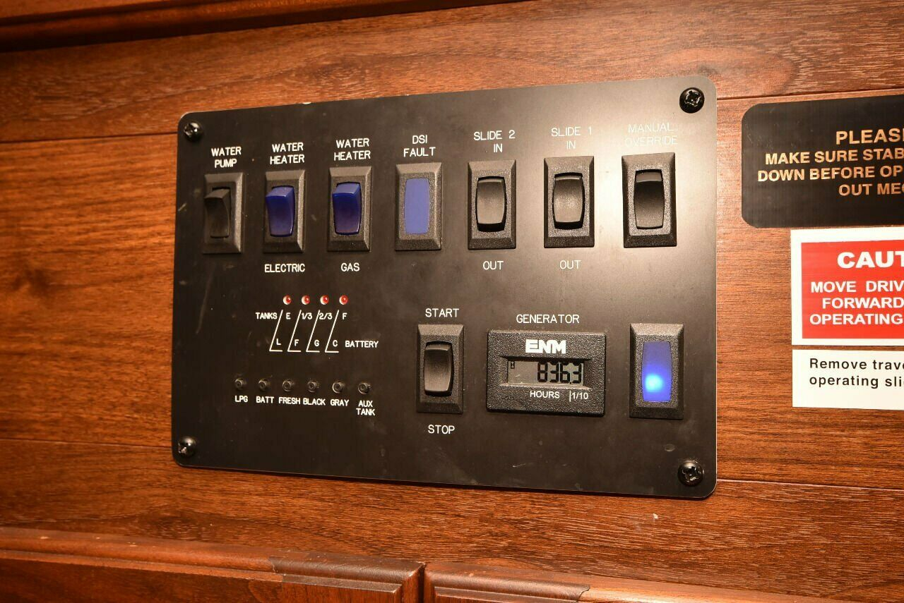 2015 Coachmen Pursuit 33BH - Image 38