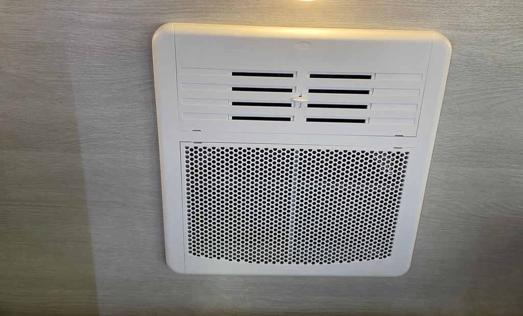 2022 Dutchmen Voltage 4145 - Image 36