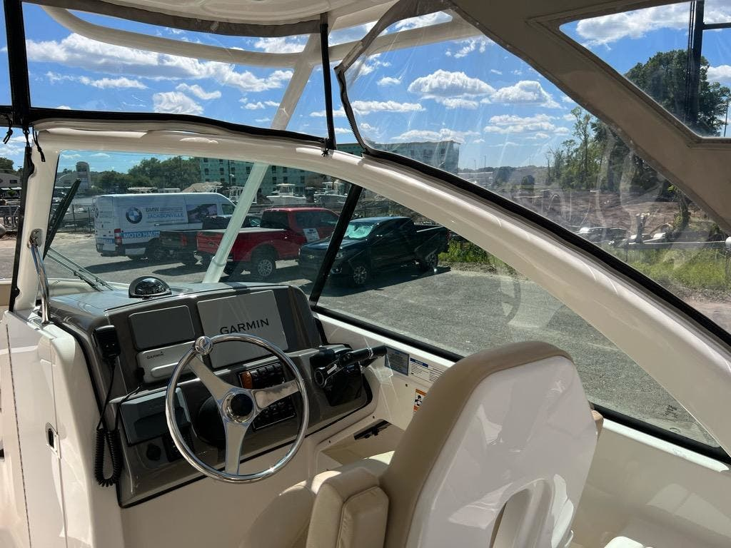 2018 Pursuit DC 265 - Image 30