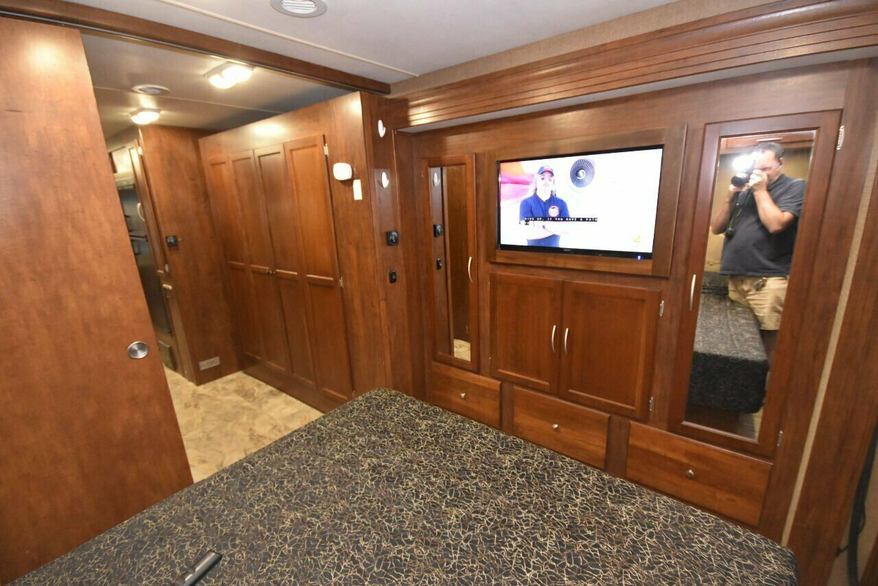 2015 Coachmen Pursuit 33BH - Image 39