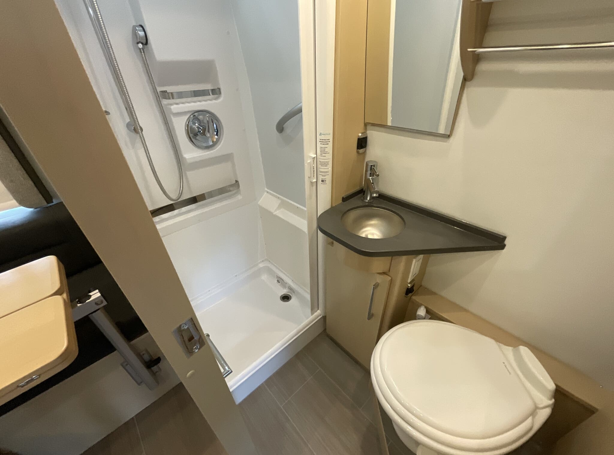 2019 Leisure Travel Serenity S24CB - Image 37