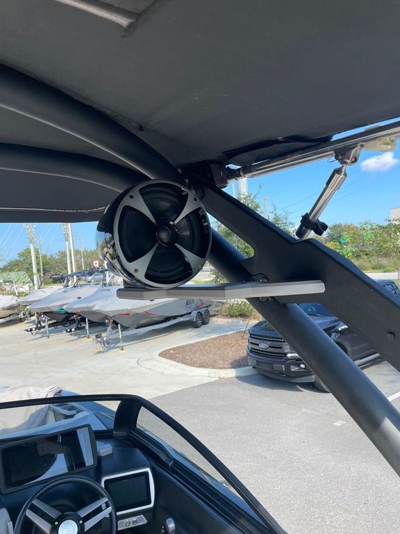 2018 Malibu Boats 24 MXZ - Image 2