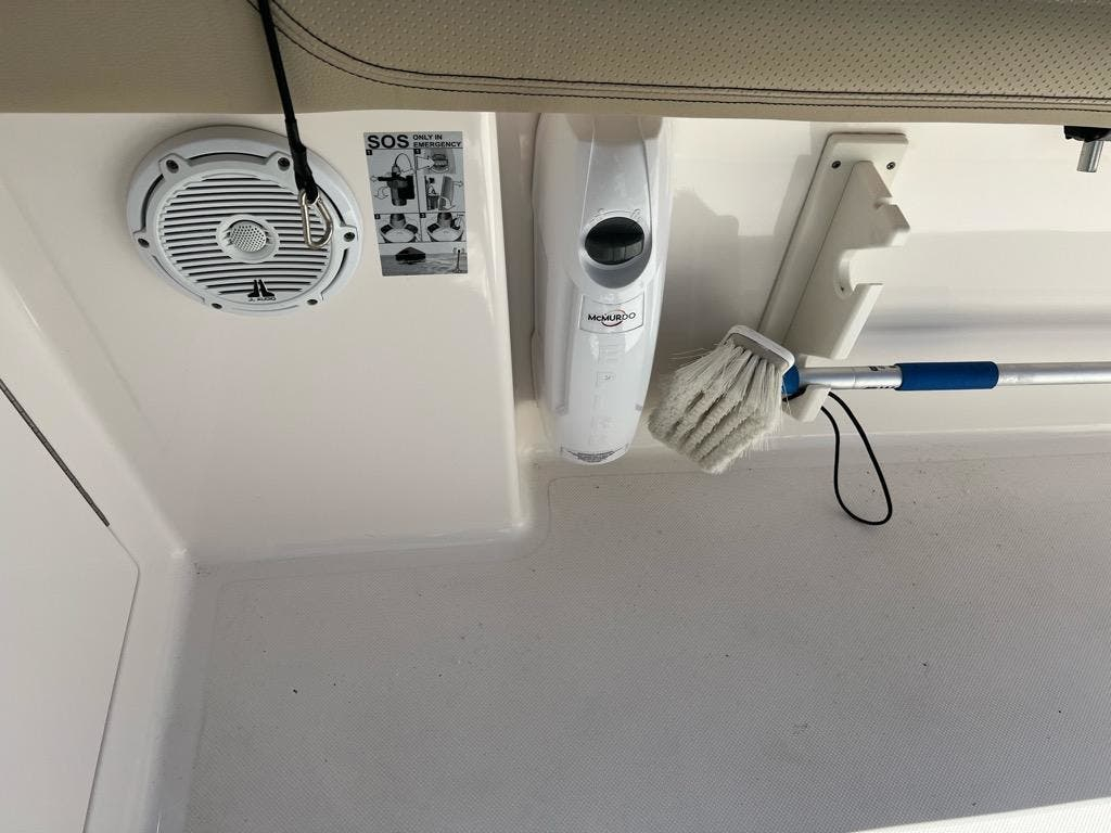 2018 Pursuit DC 265 - Image 31