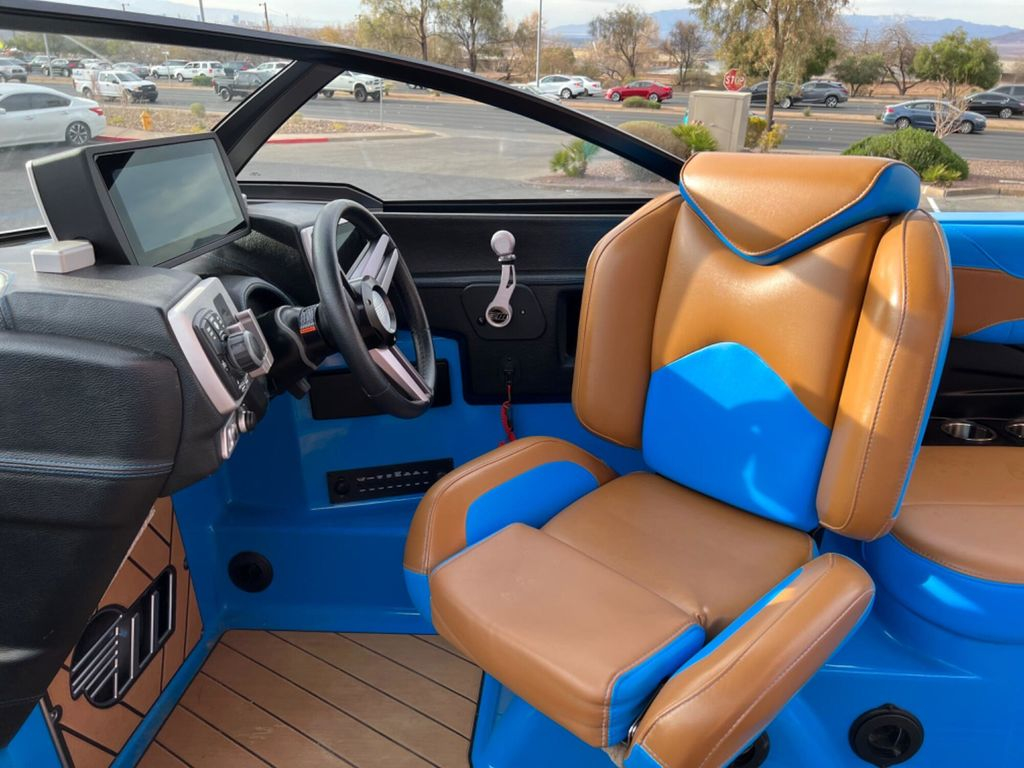 2019 Malibu Boats 23 LSV - Image 17